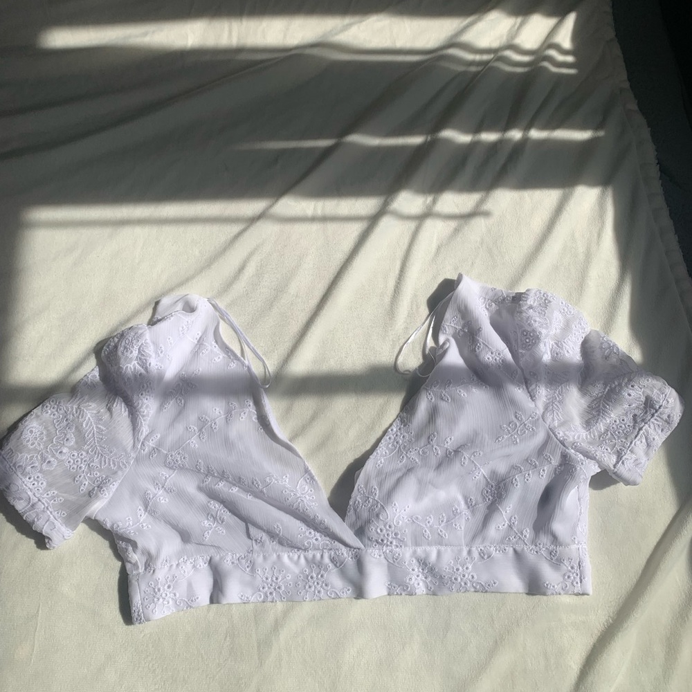 Cute white Guess top